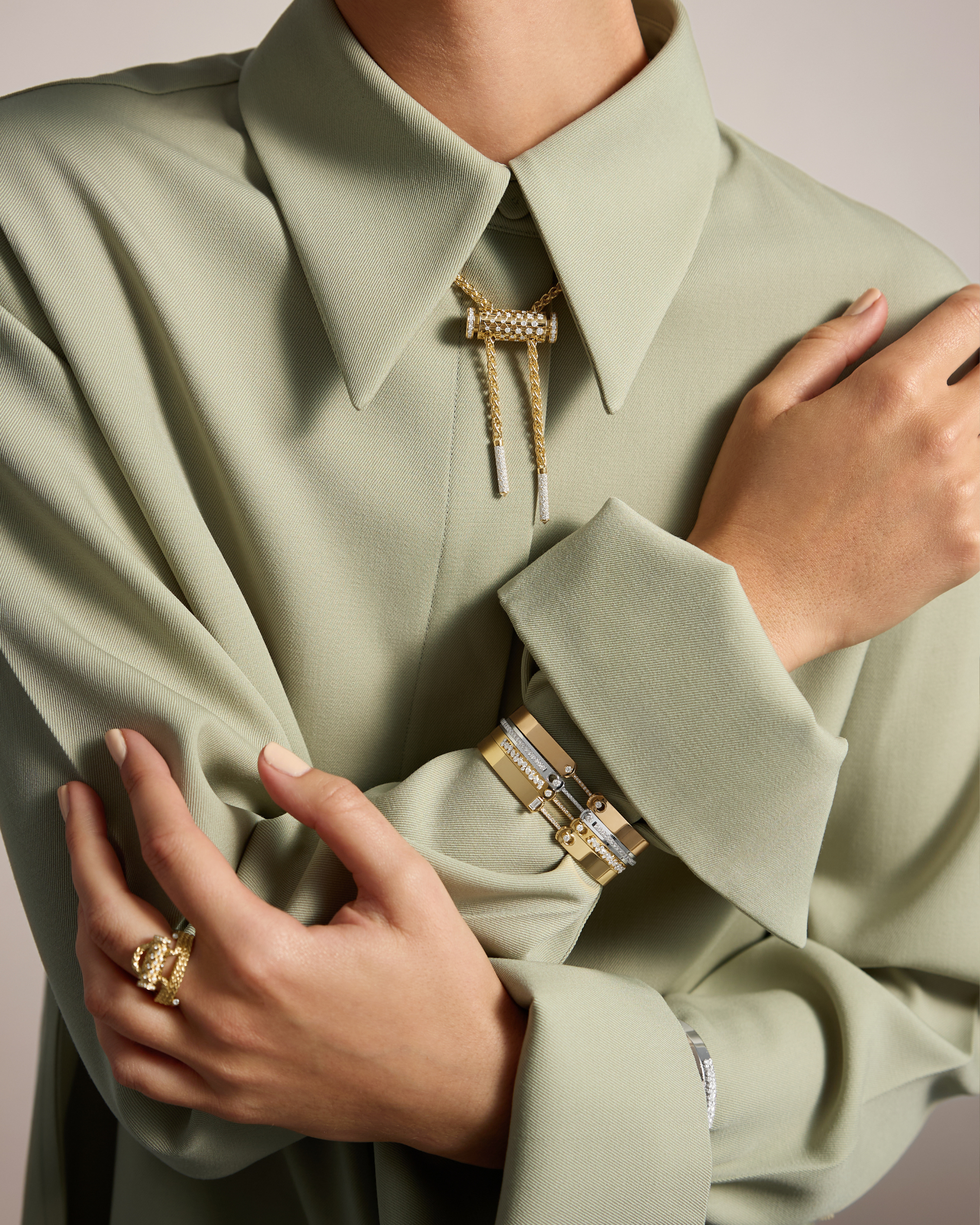 Dinner Date GM Mood Bangle in Yellow Gold