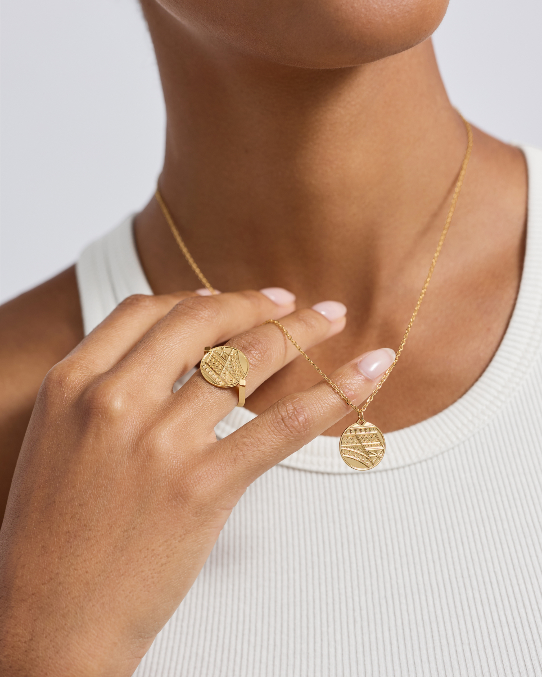 Paris PM Medallion in Yellow Gold