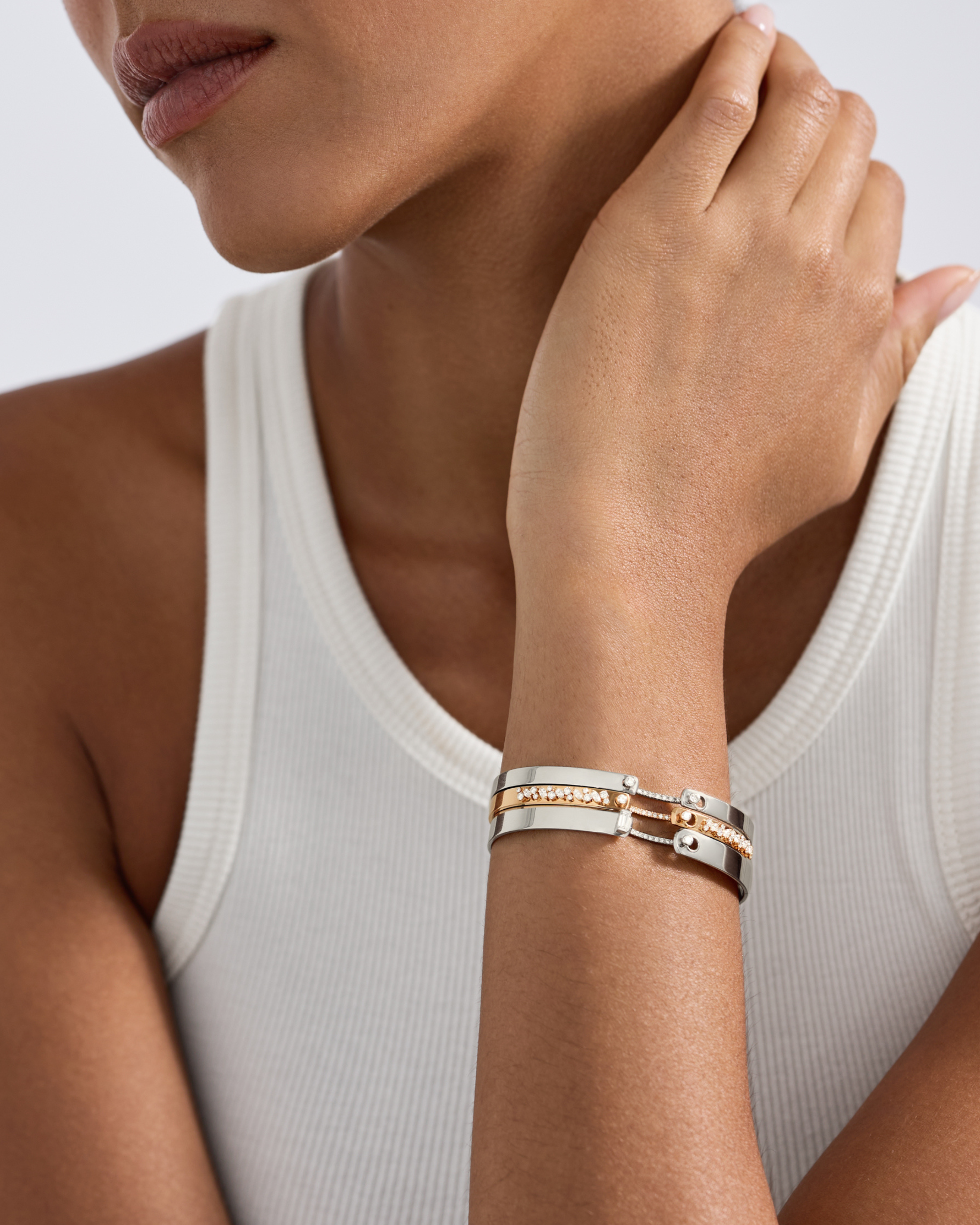 Dinner Date GM Mood Bangle in White Gold