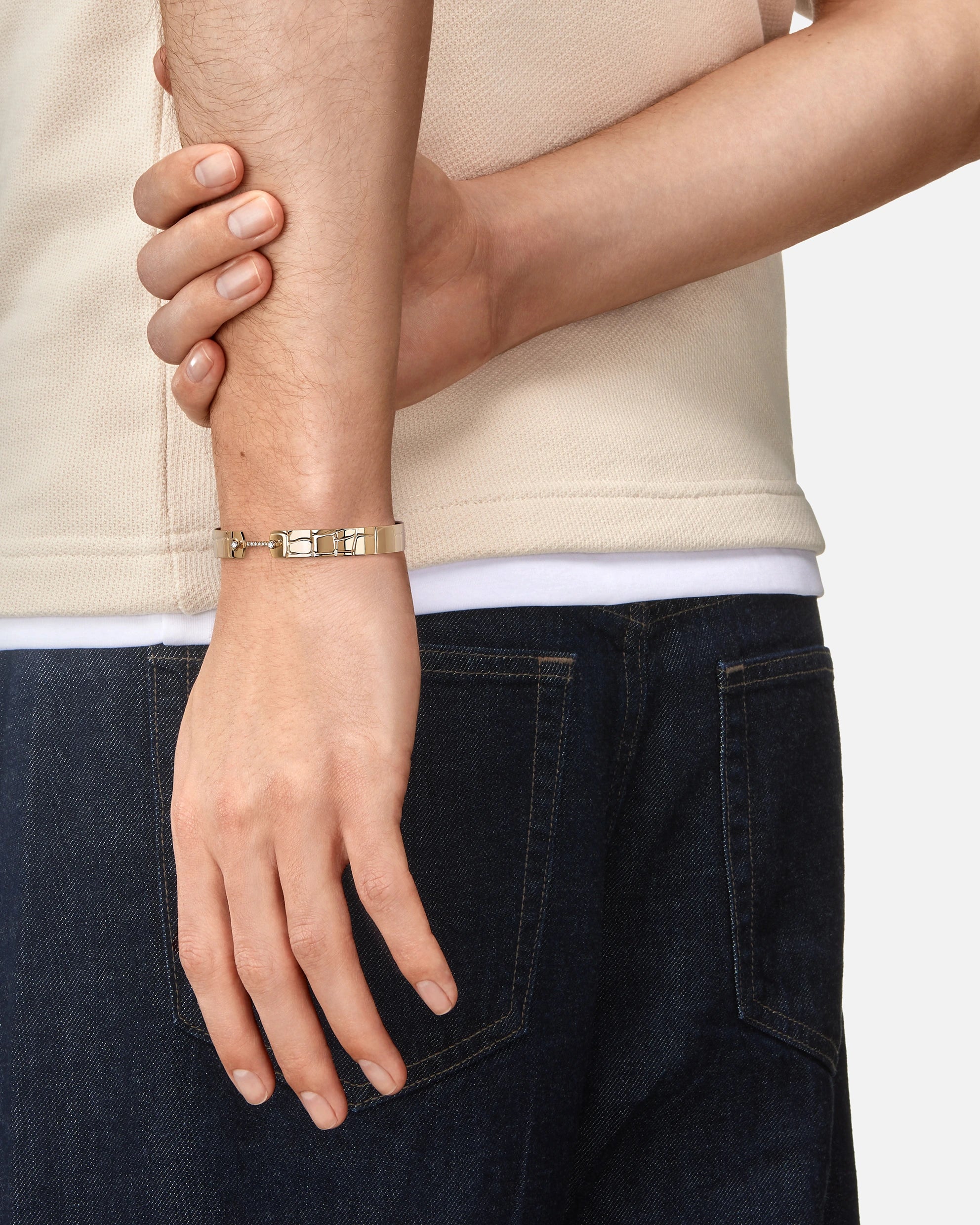 Later Alligator Mood Bangle in Yellow Gold