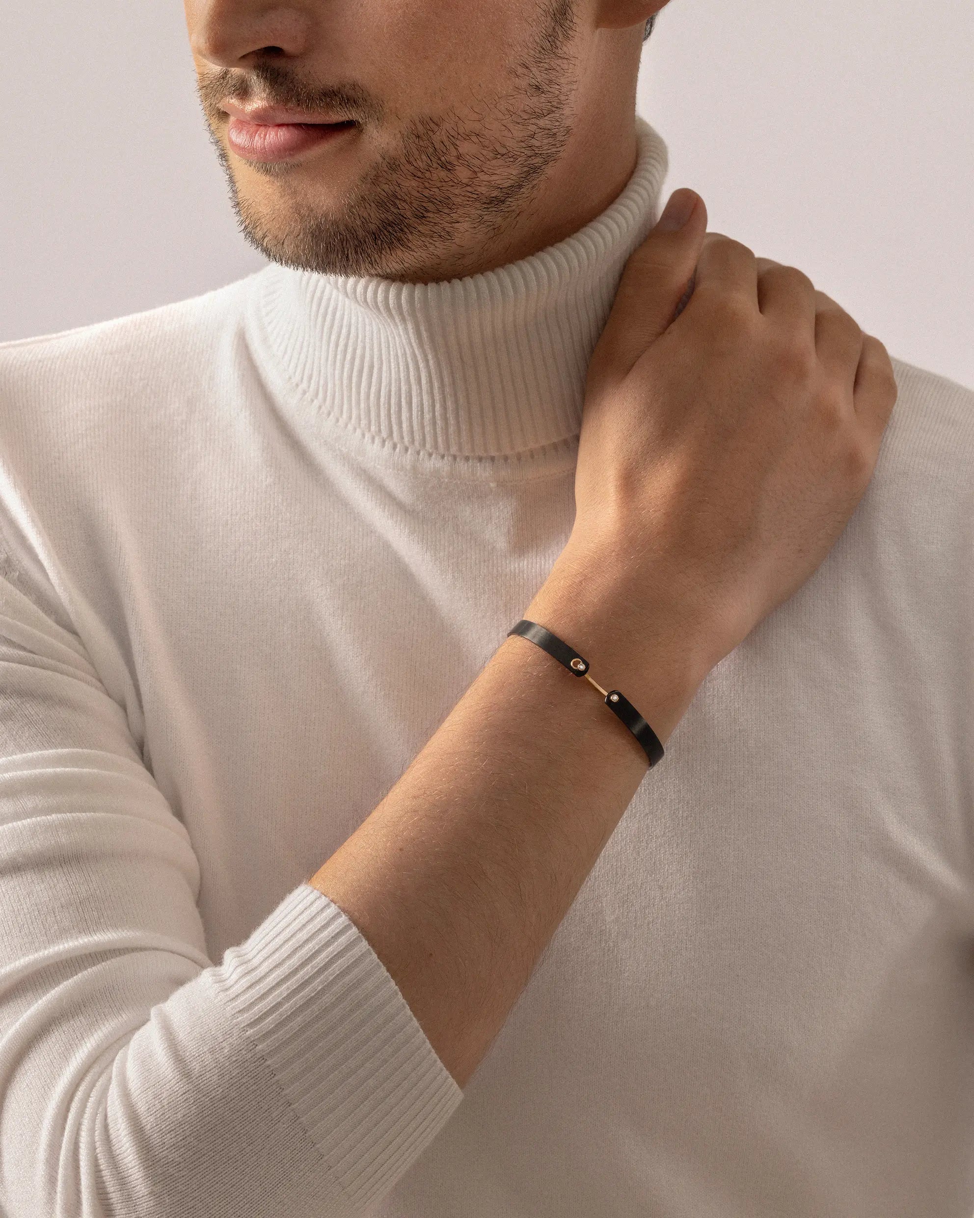 Midnight In Manhattan GM Mood Bangle in Yellow Gold