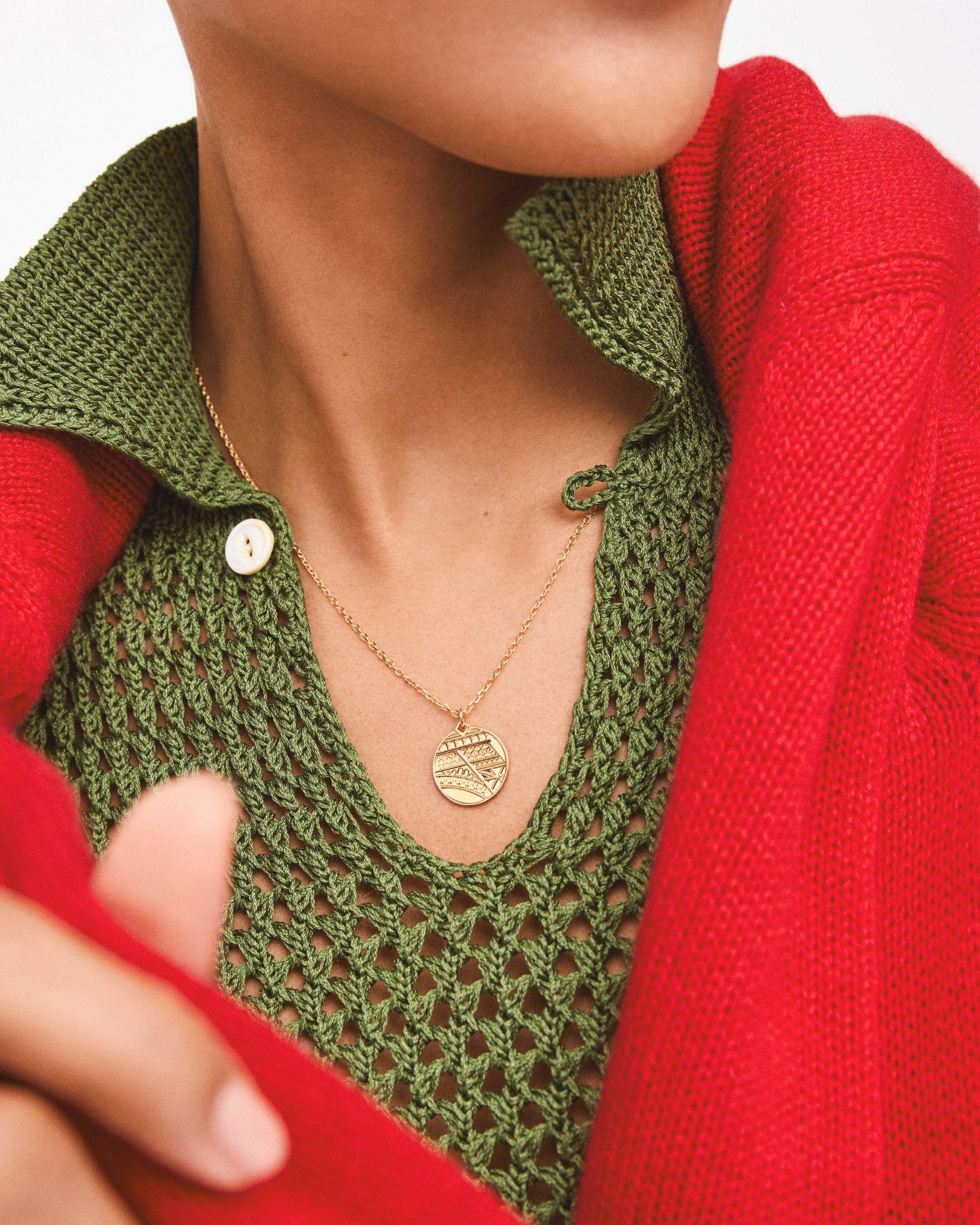 Paris PM Medallion in Yellow Gold