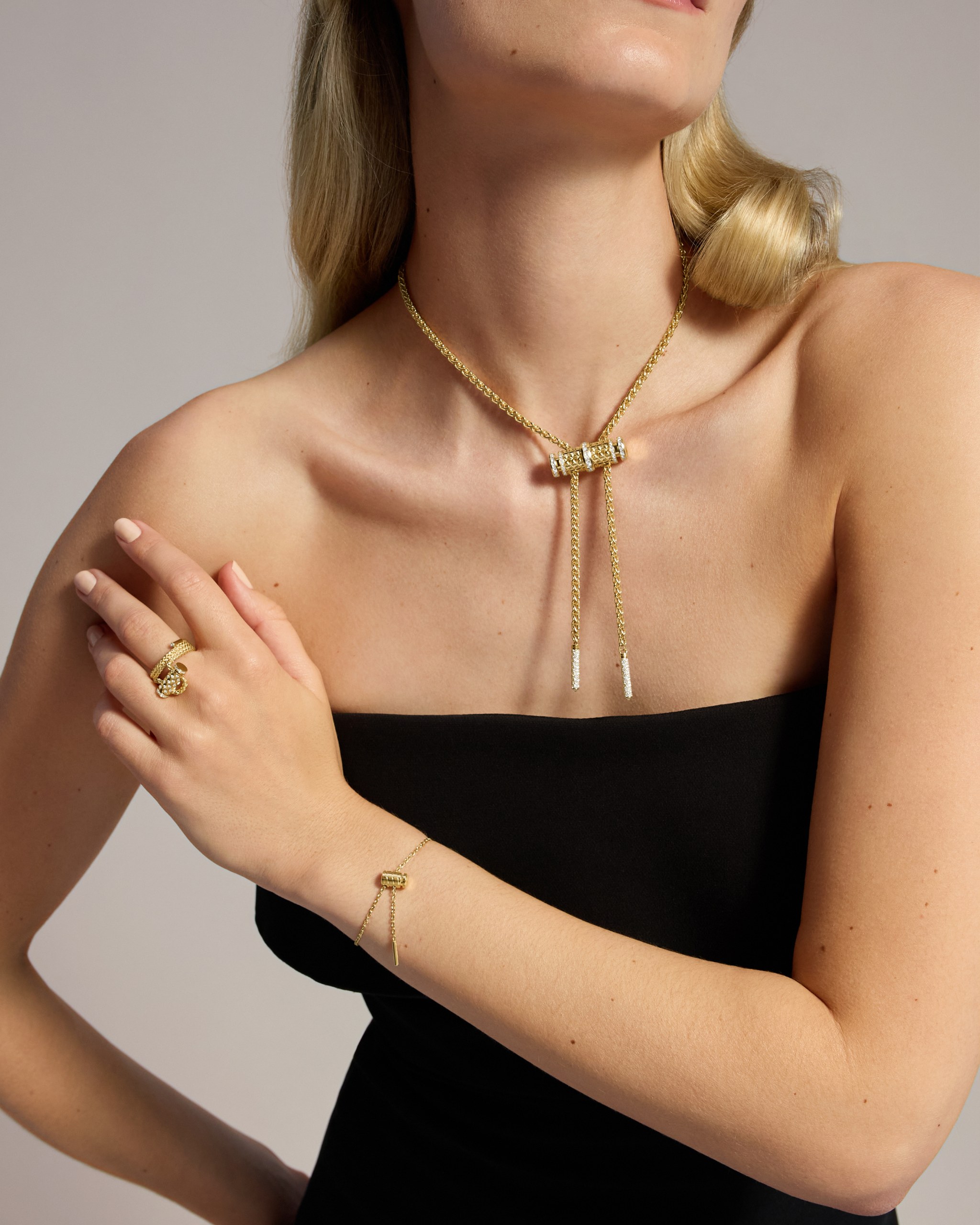 Loop Medium Latch Pendant in Yellow Gold