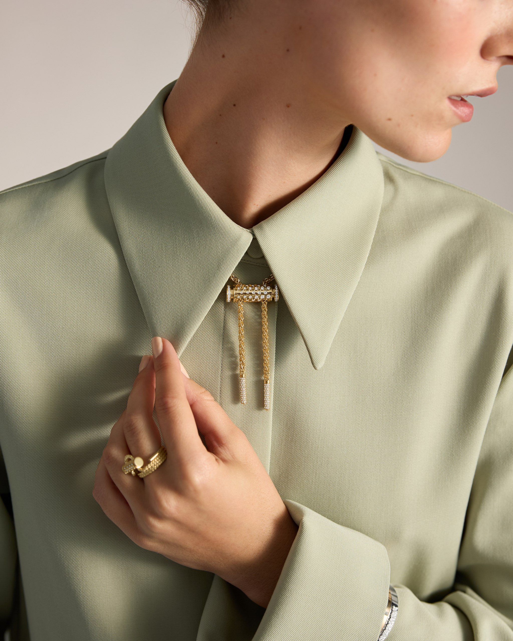 Bloom Medium Latch Pendant in Yellow Gold