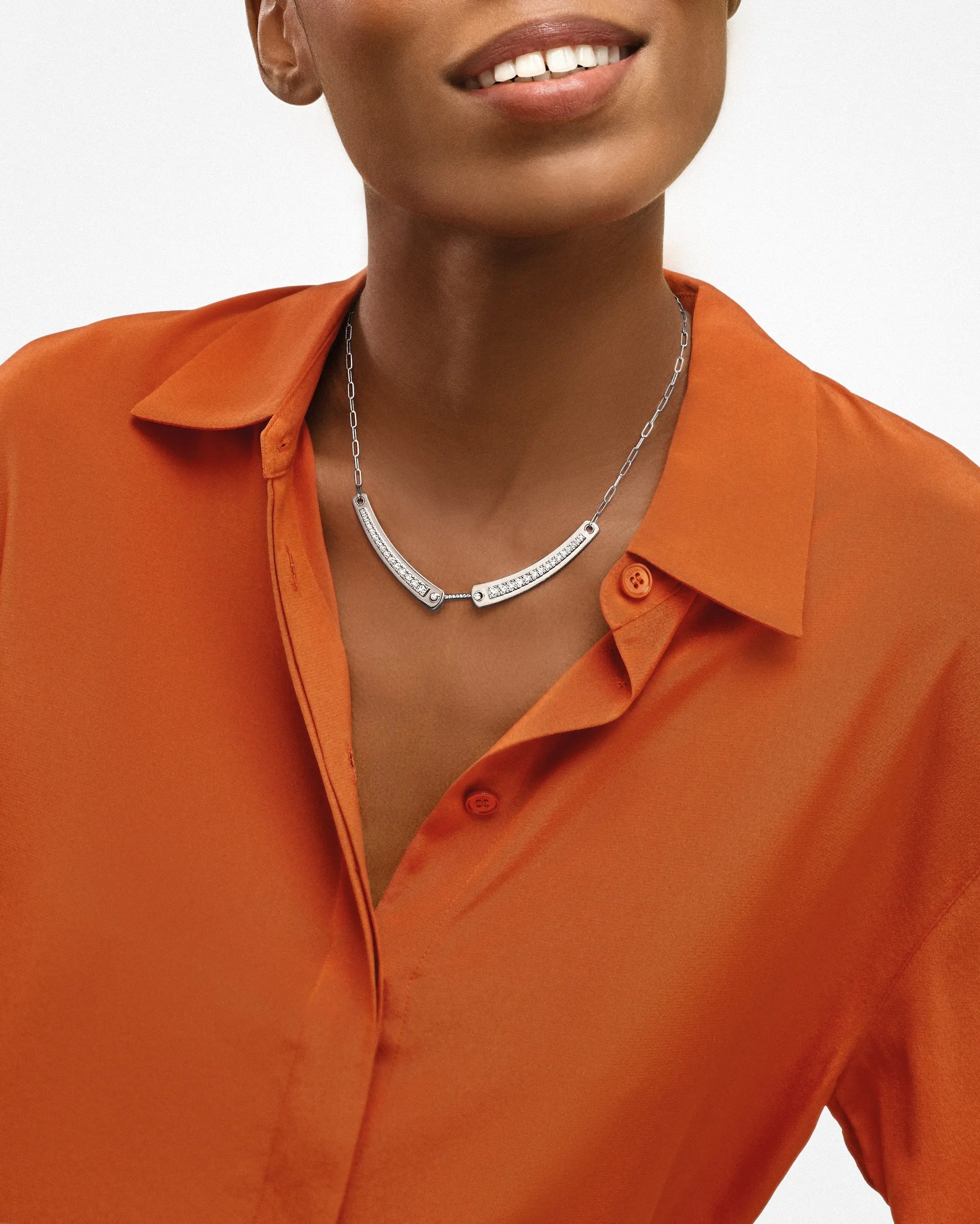files/Mood_Necklace_Tuxedo_WG_Model_NH61018.webp - Nouvel Heritage