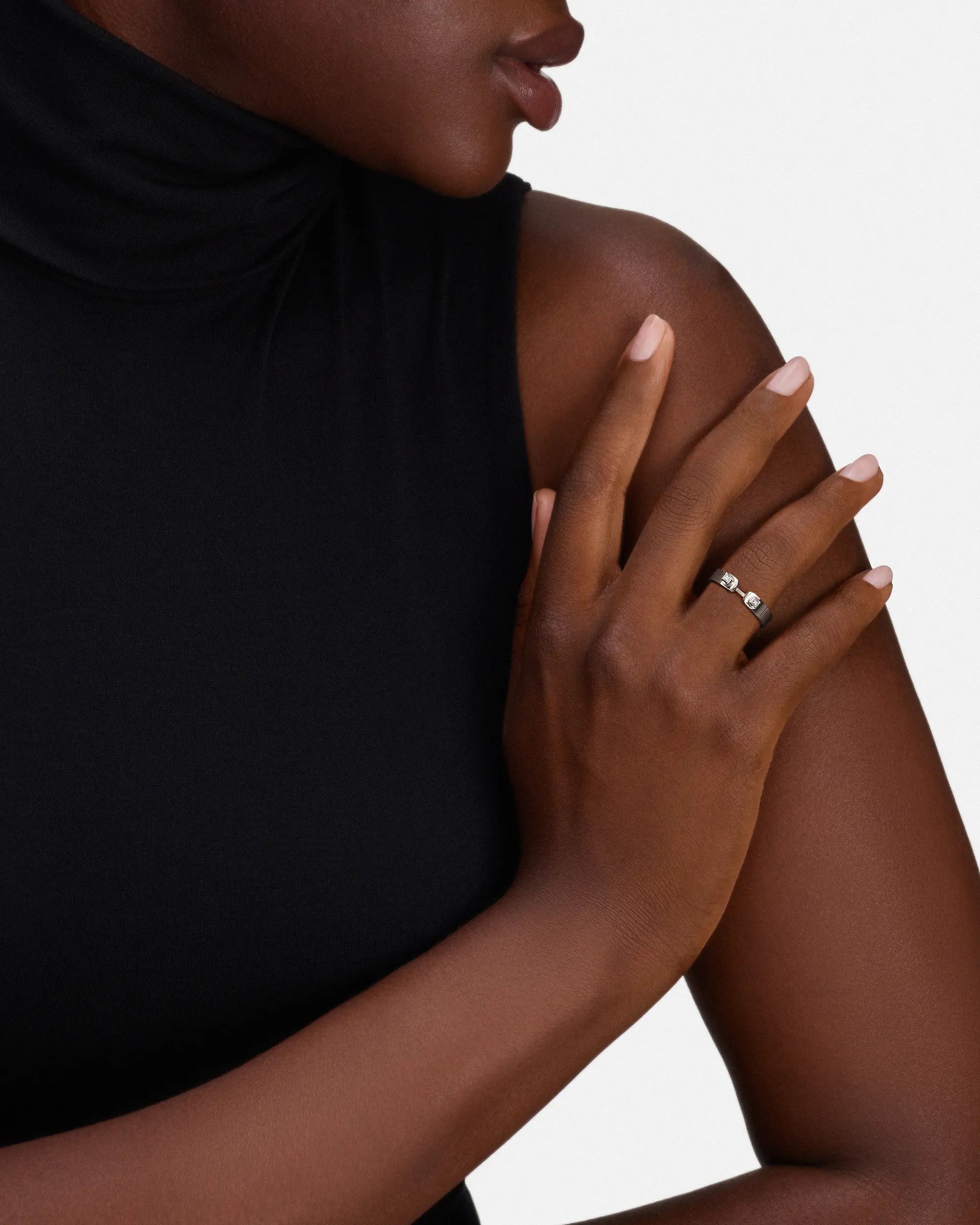 files/Mood_Ring_Dinner-Date_WG_Model_NH71014.webp - Nouvel Heritage