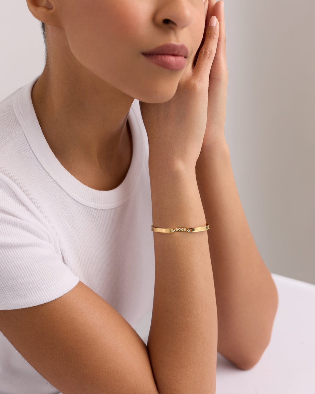 Parisian Stroll Mood Bangle in Yellow Gold