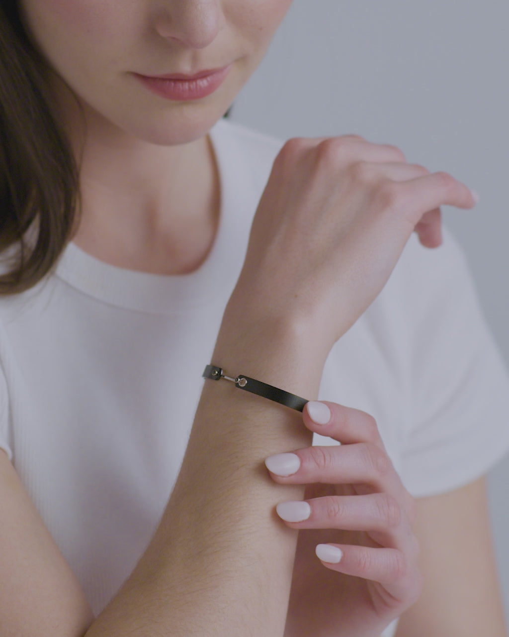 Midnight In Manhattan GM Mood Bangle in White Gold with Black Diamonds